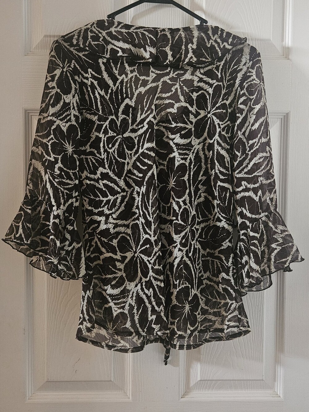 Versatile Thread Blouse - Picture 4 of 8